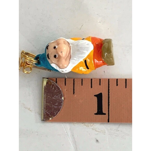 SNOW WHITE Seven Dwarfs "Bashful" 1" Dimensional Earrings Gold Tone - Picture 3 of 5